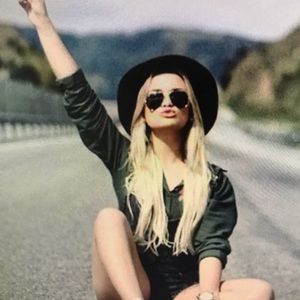 Meet your Posher, Elijah